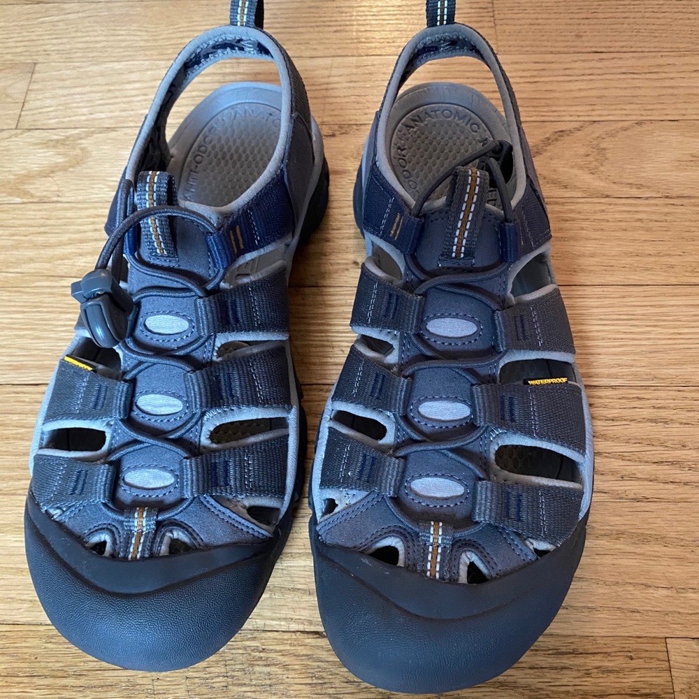 KEEN BRAND SANDALS. NAVY BLUE. SIZE 11 US.